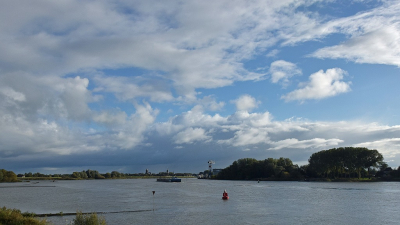 <i class='fa fa-user'></i>&nbsp;kooyammers&nbsp;|  Zicht op Schoonhoven&nbsp; <i class='fa fa-eye'>&nbsp;63</i> &nbsp;<i class='fa fa-thumbs-up'>&nbsp;1</i> &nbsp; <i class='fa fa-comment-o'>&nbsp;1</i>