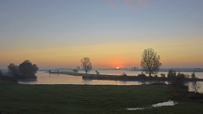 <i class='fa fa-user'></i>&nbsp;kooyammers&nbsp;|  Zonsopkomst over de Lek 1&nbsp; <i class='fa fa-eye'>&nbsp;68</i> &nbsp;<i class='fa fa-thumbs-up'>&nbsp;2</i> &nbsp; <i class='fa fa-comment-o'>&nbsp;3</i>