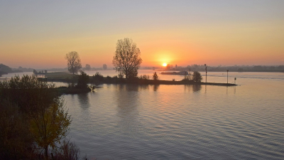 <i class='fa fa-user'></i>&nbsp;kooyammers&nbsp;|  Zonsopkomst over de Lek 2&nbsp; <i class='fa fa-eye'>&nbsp;94</i> &nbsp;<i class='fa fa-thumbs-up'>&nbsp;2</i> &nbsp; <i class='fa fa-comment-o'>&nbsp;7</i>