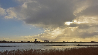 <i class='fa fa-user'></i>&nbsp;kooyammers&nbsp;|  Wolken boven de Lek&nbsp; <i class='fa fa-eye'>&nbsp;90</i> &nbsp;<i class='fa fa-thumbs-up'>&nbsp;3</i> &nbsp; <i class='fa fa-comment-o'>&nbsp;6</i>