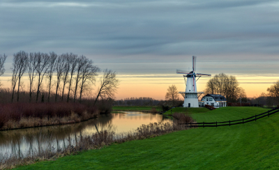 <i class='fa fa-user'></i>&nbsp;Reinier van den Born&nbsp;|  Zonsopgang&nbsp; <i class='fa fa-eye'>&nbsp;155</i> &nbsp;<i class='fa fa-thumbs-up'>&nbsp;8</i> &nbsp; <i class='fa fa-comment-o'>&nbsp;11</i>