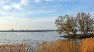 <i class='fa fa-user'></i>&nbsp;kooyammers&nbsp;|  Kinderdijk anders II&nbsp; <i class='fa fa-eye'>&nbsp;84</i> &nbsp;<i class='fa fa-thumbs-up'>&nbsp;2</i> &nbsp; <i class='fa fa-comment-o'>&nbsp;2</i>