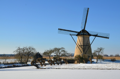 <i class='fa fa-user'></i>&nbsp;B.M.Schouten-Ruis&nbsp;|  Sneeuwlandschap Kinderdijk&nbsp; <i class='fa fa-eye'>&nbsp;96</i> &nbsp;<i class='fa fa-thumbs-up'>&nbsp;2</i> &nbsp; <i class='fa fa-comment-o'>&nbsp;4</i>