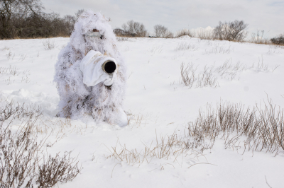 De besneeuwde duinen boden mij een perfecte gelegenheid om mijn verbeterde sneeuw ghillie suit te testen.