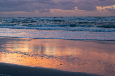 Elke avond op de fiets naar West aan Zee om een mooie zonsondergang te kunnen fotograferen.
3 avonden lukte het niet, en ik had er goed de balen van, tot de 4e avond deze avond was echt heel erg goed geschikt en heb me ook helemaal kunnen uitleven.