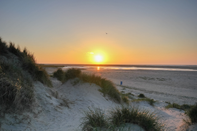 vWe waren heerlijk op ameland op vakantie, daar diverse avonden gekeken naar de ondergaande zon, wat is dsat toch een moi natuur verschijnsel he!