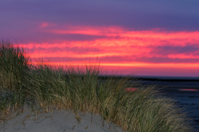 Al een aantal dagen gingen we naar de zonsonderang kijken op het strand.
Schitterende foto's kunnen maken, echter gingen wij op deze dag weer terug naar het huisje toen ineens kleurde de lucht rood. Wij snel weer terug naar het strand, met dit als gevolg.