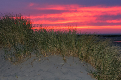 Al een aantal dagen gingen we naar de zonsonderang kijken op het strand.
Schitterende foto's kunnen maken, echter gingen wij op deze dag weer terug naar het huisje toen ineens kleurde de lucht rood. Wij snel weer terug naar het strand, met een aantal zeer mooie foto's als gevolg.