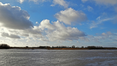 <i class='fa fa-user'></i>&nbsp;kooyammers&nbsp;|  Wolkenpracht boven de Lek&nbsp; <i class='fa fa-eye'>&nbsp;72</i> &nbsp;<i class='fa fa-thumbs-up'>&nbsp;1</i> &nbsp; <i class='fa fa-comment-o'>&nbsp;2</i>