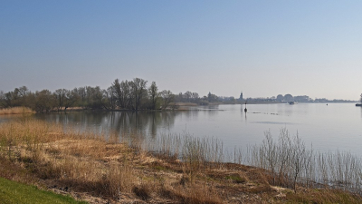 <i class='fa fa-user'></i>&nbsp;kooyammers&nbsp;|  Zicht op Schoonhoven&nbsp; <i class='fa fa-eye'>&nbsp;54</i> &nbsp;<i class='fa fa-thumbs-up'>&nbsp;3</i> &nbsp; <i class='fa fa-comment-o'>&nbsp;5</i>