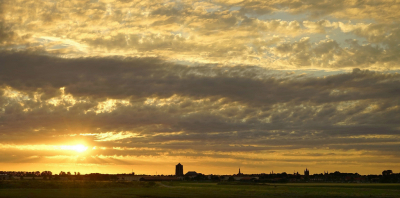 <i class='fa fa-user'></i>&nbsp;Nel R&nbsp;|  Avondhemel boven Zierikzee&nbsp; <i class='fa fa-eye'>&nbsp;67</i> &nbsp;<i class='fa fa-thumbs-up'>&nbsp;3</i> &nbsp; <i class='fa fa-comment-o'>&nbsp;8</i>