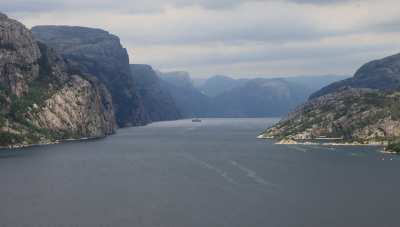 <i class='fa fa-user'></i>&nbsp;Tineke Strijbosch&nbsp;|  Lysefjord&nbsp; <i class='fa fa-eye'>&nbsp;89</i> &nbsp;<i class='fa fa-thumbs-up'>&nbsp;2</i> &nbsp; <i class='fa fa-comment-o'>&nbsp;7</i>