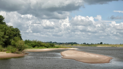 <i class='fa fa-user'></i>&nbsp;nelappelmelk&nbsp;|  Naderende bui boven de Elbe&nbsp; <i class='fa fa-eye'>&nbsp;93</i> &nbsp;<i class='fa fa-thumbs-up'>&nbsp;1</i> &nbsp; <i class='fa fa-comment-o'>&nbsp;5</i>