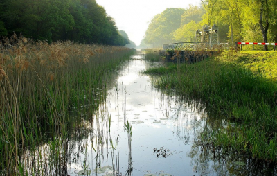 in d vroege ochtend wzen wandelen langs dit fraaie kanaal tussen Almelo en 
 Nordhorn Duitsland