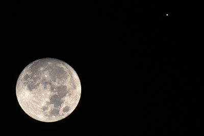 <i class='fa fa-user'></i>&nbsp;Bertus&nbsp;|  Maan en Jupiter&nbsp; <i class='fa fa-eye'>&nbsp;98</i> &nbsp;<i class='fa fa-thumbs-up'>&nbsp;4</i> &nbsp; <i class='fa fa-comment-o'>&nbsp;7</i>