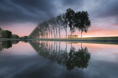 <i class='fa fa-user'></i>&nbsp;Matthijs&nbsp;|  Zonsondergang bij Wilhelminadorp&nbsp; <i class='fa fa-eye'>&nbsp;146</i> &nbsp;<i class='fa fa-thumbs-up'>&nbsp;16</i> &nbsp; <i class='fa fa-comment-o'>&nbsp;11</i>