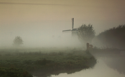 <i class='fa fa-user'></i>&nbsp;Pieter  LJ&nbsp;|  Broekmolen in de mist&nbsp; <i class='fa fa-eye'>&nbsp;96</i> &nbsp;<i class='fa fa-thumbs-up'>&nbsp;6</i> &nbsp; <i class='fa fa-comment-o'>&nbsp;5</i>