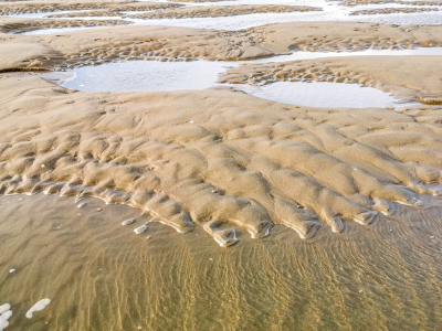 foto gemaakt tijdens een wandeling met hoog water op Texel bij de Slufter. Het waaide behoorlijk hard en er stonden gelukkig nog geen voetstappen in het zand.