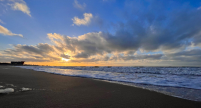 Een prachtige winteravond 
Heerlijk om op het strand te genieten van de zon, zee, strand.