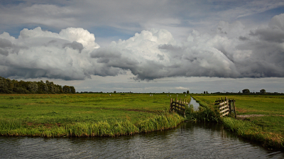 <i class='fa fa-user'></i>&nbsp;Pieter  LJ&nbsp;|  Wolkenstraatje&nbsp; <i class='fa fa-eye'>&nbsp;88</i> &nbsp;<i class='fa fa-thumbs-up'>&nbsp;5</i> &nbsp; <i class='fa fa-comment-o'>&nbsp;3</i>