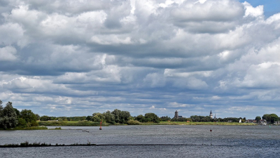 <i class='fa fa-user'></i>&nbsp;kooyammers&nbsp;|  Zicht op Schoonhoven&nbsp; <i class='fa fa-eye'>&nbsp;82</i> &nbsp;<i class='fa fa-thumbs-up'>&nbsp;8</i> &nbsp; <i class='fa fa-comment-o'>&nbsp;9</i>