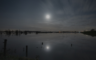 <i class='fa fa-user'></i>&nbsp;Leerdammerkees&nbsp;|  Hoog water op de rivier&nbsp; <i class='fa fa-eye'>&nbsp;86</i> &nbsp; <i class='fa fa-comment-o'>&nbsp;10</i>