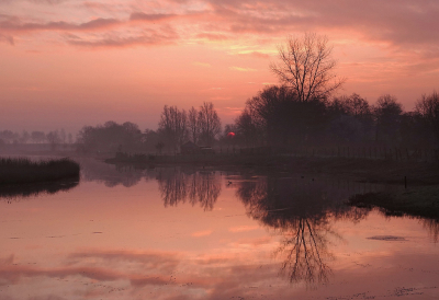 <i class='fa fa-user'></i>&nbsp;Nel R&nbsp;|  Zonsopkomst&nbsp; <i class='fa fa-eye'>&nbsp;110</i> &nbsp;<i class='fa fa-thumbs-up'>&nbsp;17</i> &nbsp; <i class='fa fa-comment-o'>&nbsp;14</i>