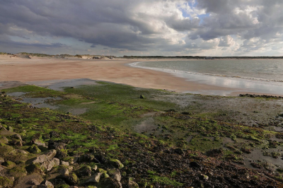 Mooie luchten door de vele buien die overtrekken. Foto is genomen op de plek waar de Brouwersdam aansluit op Schouwen. Je kijkt naar het strand van Scharendijke.