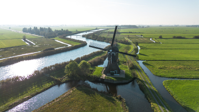 Deze foto heb ik met mijn Drone gemaakt ,het was nog een beetje mistig maar de zon kwam er al lekker door, vandaar dat ik hem even liet vliegen en zo kwam ik aan dit mooie plaatje ,vind ik zelf dan.