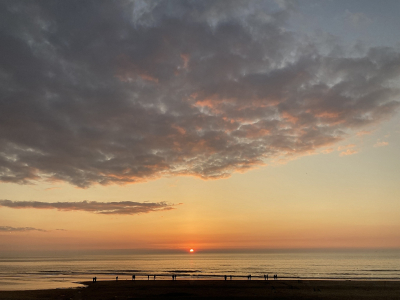 <i class='fa fa-user'></i> Tineke Strijbosch |  Zonsondergang  <i class='fa fa-eye'> 65</i>  <i class='fa fa-thumbs-up'> 8</i>   <i class='fa fa-comment-o'> 10</i>