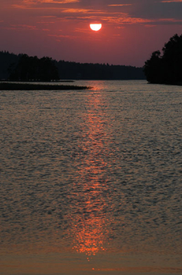 Nog maar net aangekomen in Finland, werden we getrakteerd op een prachtige zonsondergang.