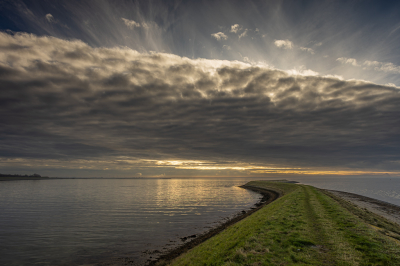 <i class='fa fa-user'></i>&nbsp;Pieter  LJ&nbsp;|  Wegtrekkende bewolking&nbsp; <i class='fa fa-eye'>&nbsp;53</i> &nbsp;<i class='fa fa-thumbs-up'>&nbsp;2</i> &nbsp; <i class='fa fa-comment-o'>&nbsp;3</i>