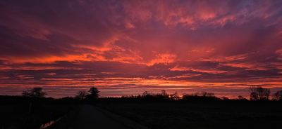 <i class='fa fa-user'></i>&nbsp;guidomwm&nbsp;|  Landschap met zonsopgang!&nbsp; <i class='fa fa-eye'>&nbsp;34</i> &nbsp; <i class='fa fa-comment-o'>&nbsp;2</i>
