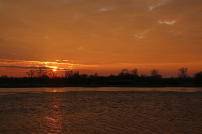 <i class='fa fa-user'></i>&nbsp;frbeuming&nbsp;|  Zonsondergang&nbsp; <i class='fa fa-eye'>&nbsp;10</i> &nbsp;<i class='fa fa-thumbs-up'>&nbsp;1</i> &nbsp; <i class='fa fa-comment-o'>&nbsp;0</i>