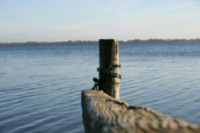 paal achter slot en grendel in open water
