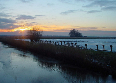 <i class='fa fa-user'></i> Johan van Gurp | Winteravond net buiten Terheijden  <i class='fa fa-eye'> 215</i>   <i class='fa fa-comment-o'> 5</i>