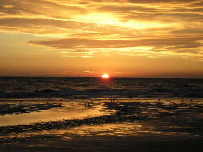 Tijdens de vakantie getuige van een mooie zonsondergang, waarbij ook de wolken erg meewerkte aan een prachtig beeld.