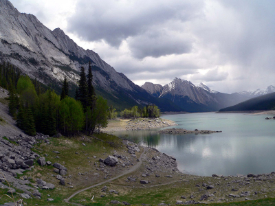 Prachtig meer in de buurt van Jasper op weg naar Maligne Lake
Het aparte van dit meer is dat de bodem poreus is, waardoor het waterniveau steeds lager wordt en in de herfst het meer zelfs "leeg" kan zijn