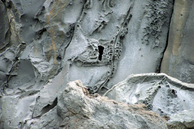Kokend gestold basalt: het is alsof de hitte bij de vorming van de aarde er nog vanaf straalt.