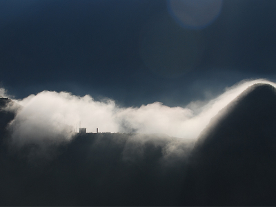 Net nieuw in de digitale fotografie en op Nederpix ben ik erg benieuwd naar reacties. Deze foto komt van mijn eerste digitale foto vakantie naar Peru. Ik had wat moeite met het vinden van een passende belichting. Deze plaat met 1 stop onderbelicht was mi de beste met een LOTR achtige uitstraling. Naast verkleining geen bewerking toegepast.
Bij diapresentaties presenteer ik deze het liefst in breedbeeld (19/6) maar dat kan hier niet.