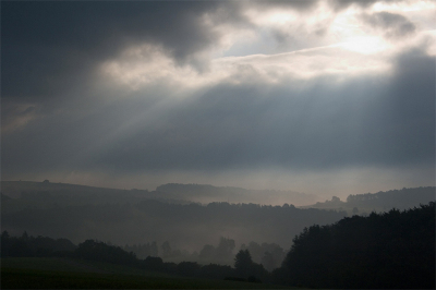 Ondanks de voorspelde regen toch op pad gegaan. Zo had ik dit landschap nog nooit gezien! Toen de zon met prachtige stralen door de wolken brak werd ik helemaal blij!