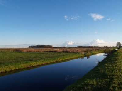 Deze foto is genomen tussen Roderwolde en Hoogkerk.. afgelopen vrijdag vond ik het erg mooi fotografieweer ivm de mooie stapelwolken.

Niets aan de foto gedaan alleen verkleind