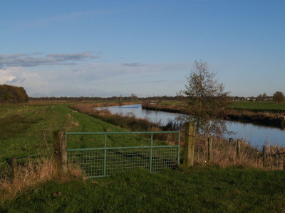 Dit is het kanaaltje en de landerijen tussen Peize en Roden bij het Kleibos