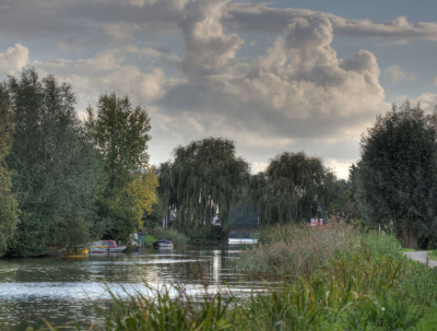 een plaatje van de boezemvliet in maasdam mijn woonplaats
deze heb ik als hdr genomen 
met name de diepte en door de tinten vind ik het net een schilderij
heel veel foto groeten van rob roes