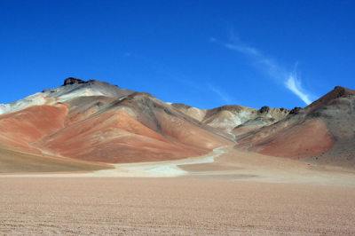 Het Andes gebergte in Bolivia op 5 km hoogte.
Ongelofelijk mooi uitzichten. Maar niets groeit er