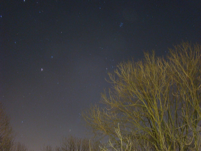 Foto van het balkon genomen 's avonds om elf uur