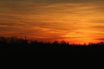De tweede voor Nederpix. Genomen om half 6 met de 70-300
-1
1/200
f16
iso 200

Bewerking> kleine crop tbv compositie USM en wat contrast terug
Ben benieuwd wat jullie ervan vinden.....