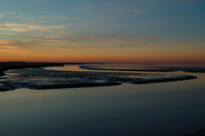 Zonsondergang vanuit kijkhut nieuw Statenzijl.
brandpuntsafstnd 35mm 
iso 200
s 1/40 bij f16