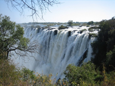 Mooi doorkijkje naar de indrukwekkende Vic Falls. Deze is gemaakt vanaf de Zambia-kant.