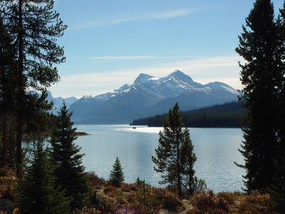 Dit prachtige meer van wel 22 km lang is het grootste meer in de Canadese Rockies